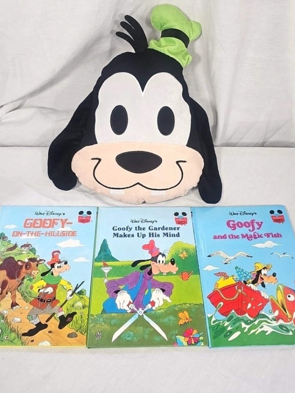 Disney Goofy 13" Emoji Plush Pillow & 3 Goofy Books
